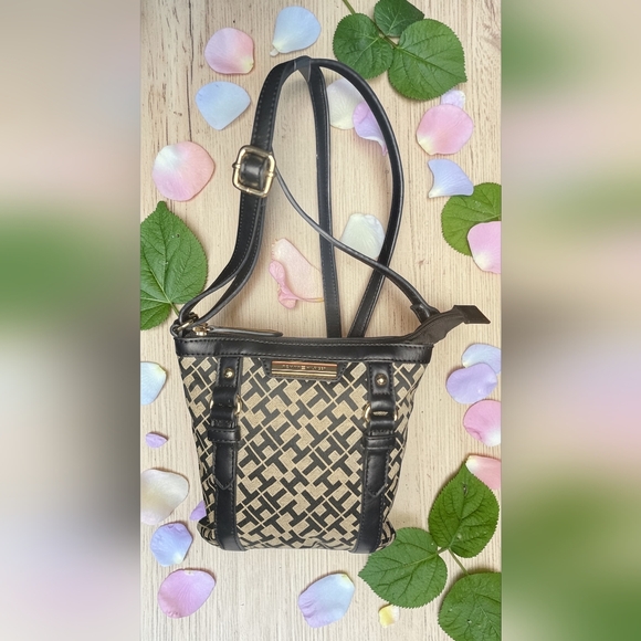 Tommy Hilfiger Monogram Crossbody Bag With Matching Wallet - Picture 7 of 14